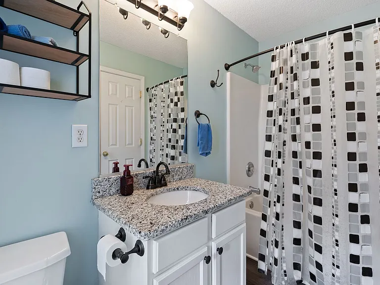 102 Bermuda Green Dr — Photo 14
