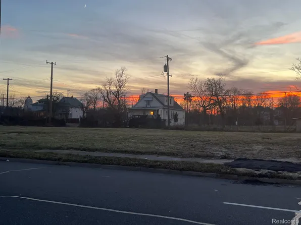 9041 Chrysler Dr, Detroit, MI 48211