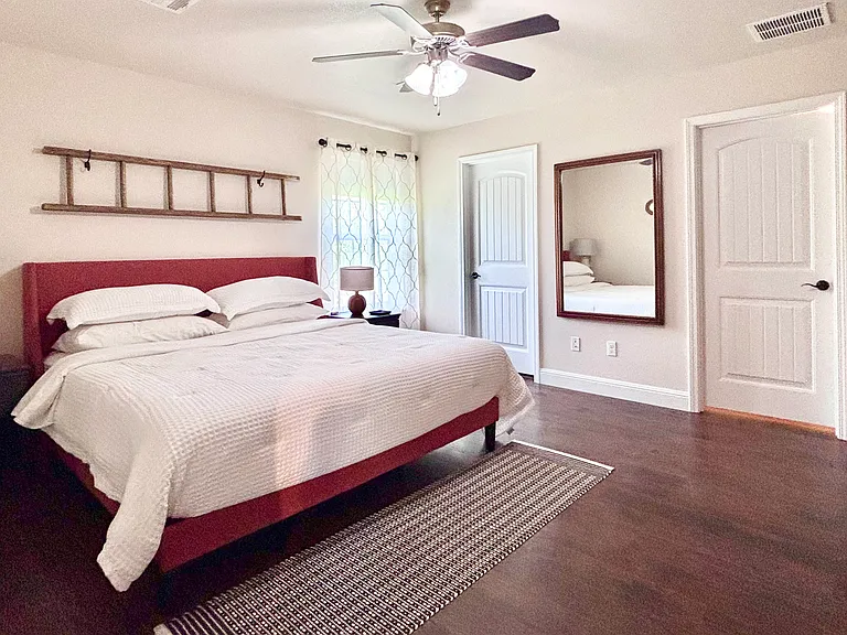 2610 S Jackson Ave — Photo 4