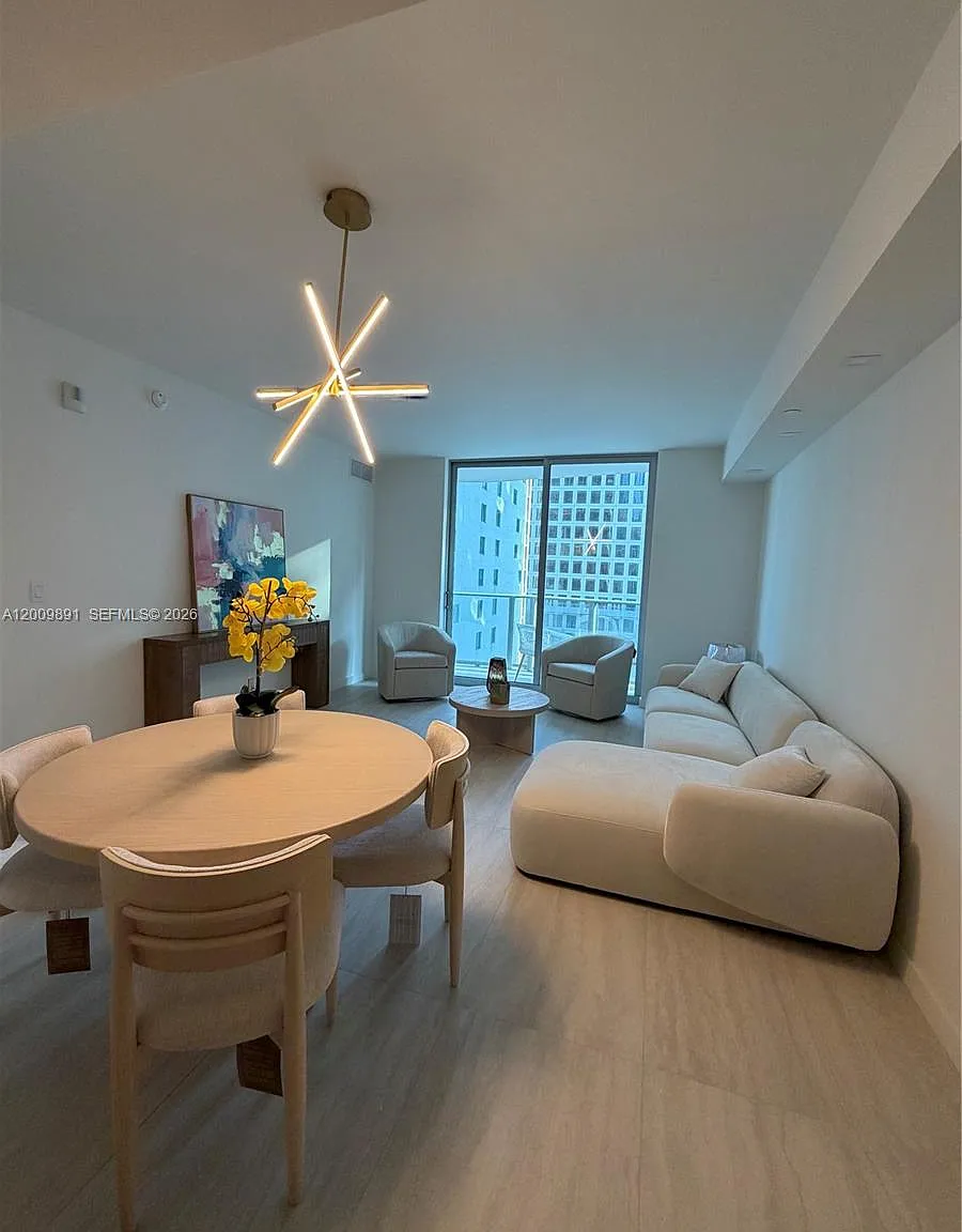 1 bed, 1.0 bath, $5,500 — Photo 2