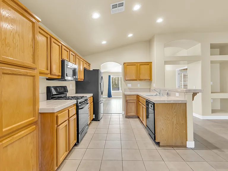 8795 Monterey Oaks Dr — Photo 24
