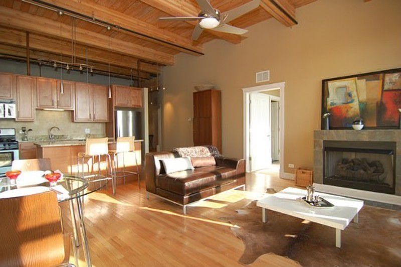 1st image of 3637 N Spaulding Ave #207