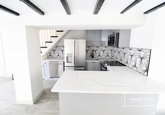 Rented by Grand & Co. | media 2