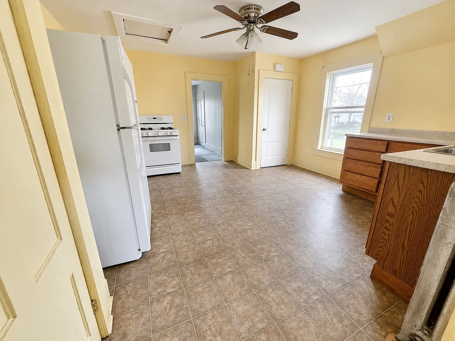2 bed, 950 sqft, $1,995 — Photo 4