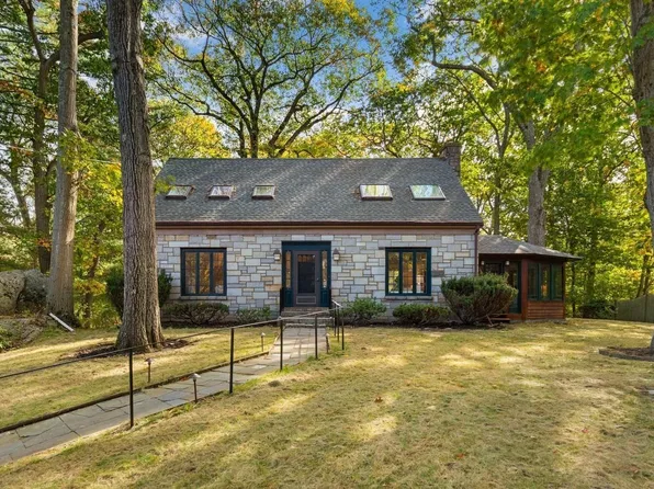 119 Cross Ln, Beverly, MA 01915