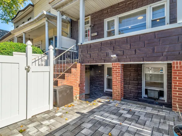 232 Pearsall Avenue image 4 of 20