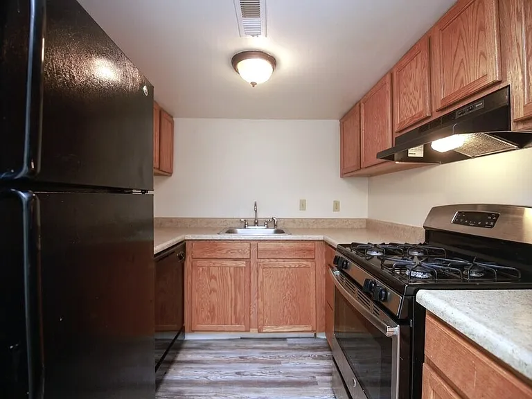 Brighton Apartments — Photo 19