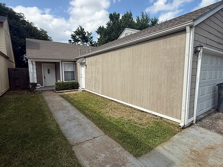 1533 E 67th Pl — Photo 1