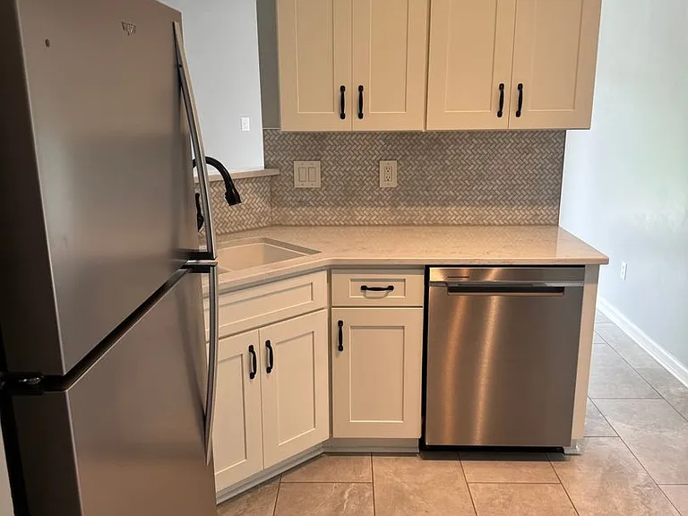 7233 Sorrenta Rd — Photo 11