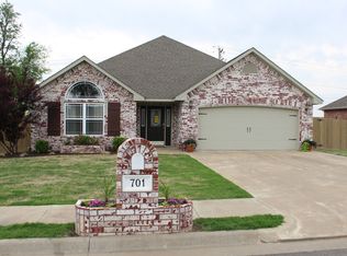 701 Meadows Cir, Tahlequah, OK 74464