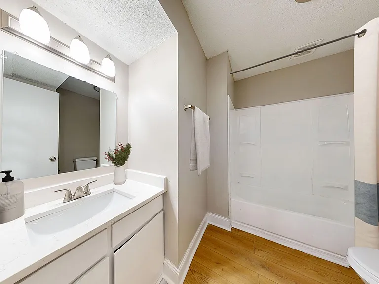 Gulf View Apartments — Photo 61