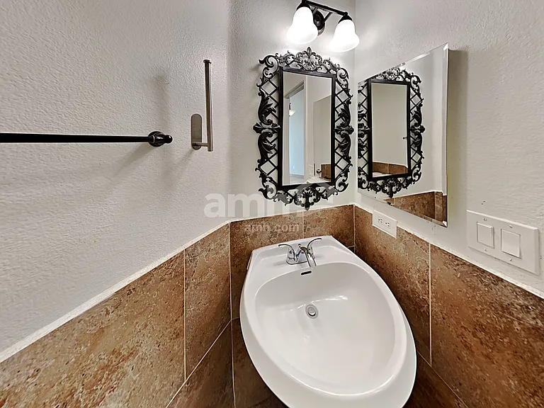 12566 W Cheery Lynn Rd — Photo 9