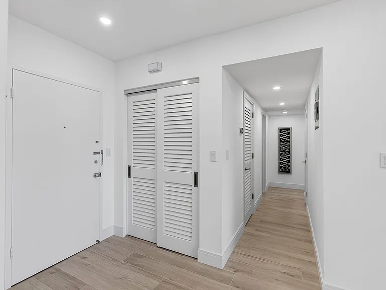 120 N Ocean Blvd #203 — Photo 27