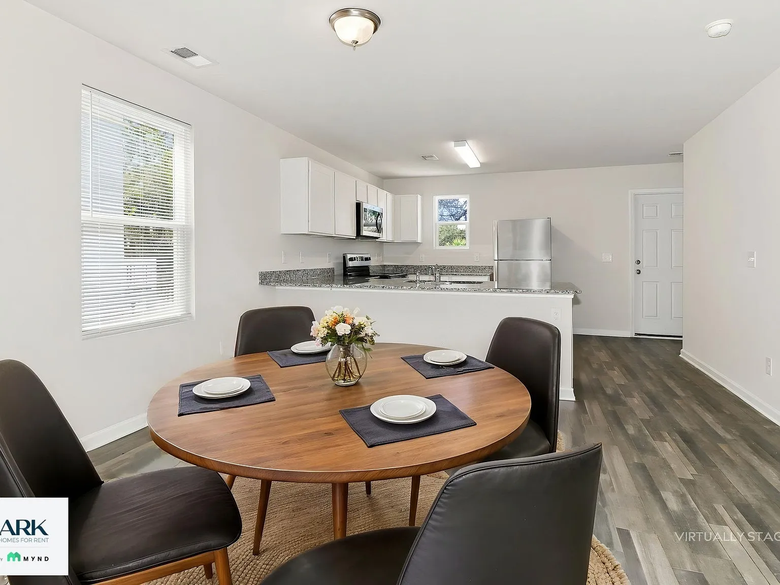 3 bed, 3.0 bath, 1512 sqft, $1,945 — Photo 3