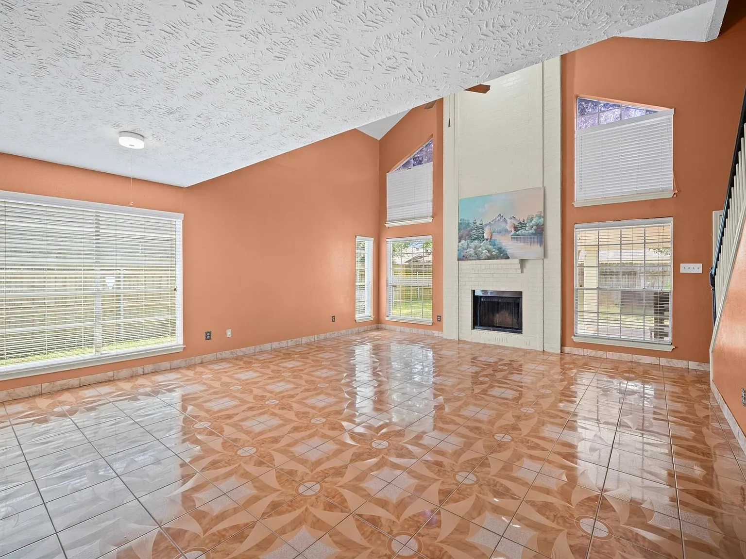 3 bed, 2.5 bath, 2231 sqft, $2,100 — Photo 4