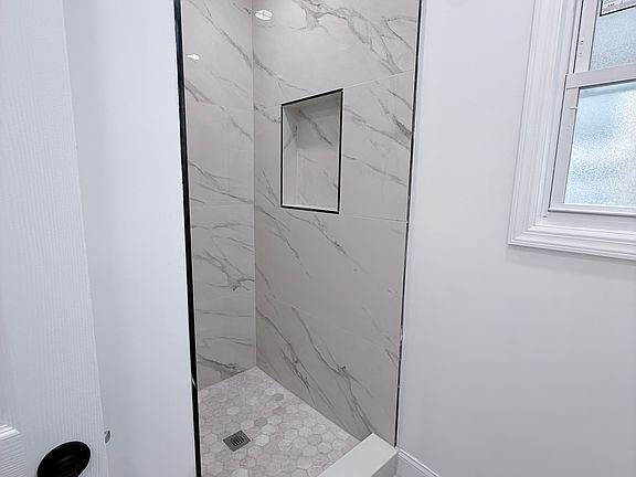 5th image of 152 Washington St Floor 1