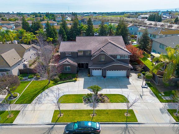 2nd image of 848 W Santos Ave