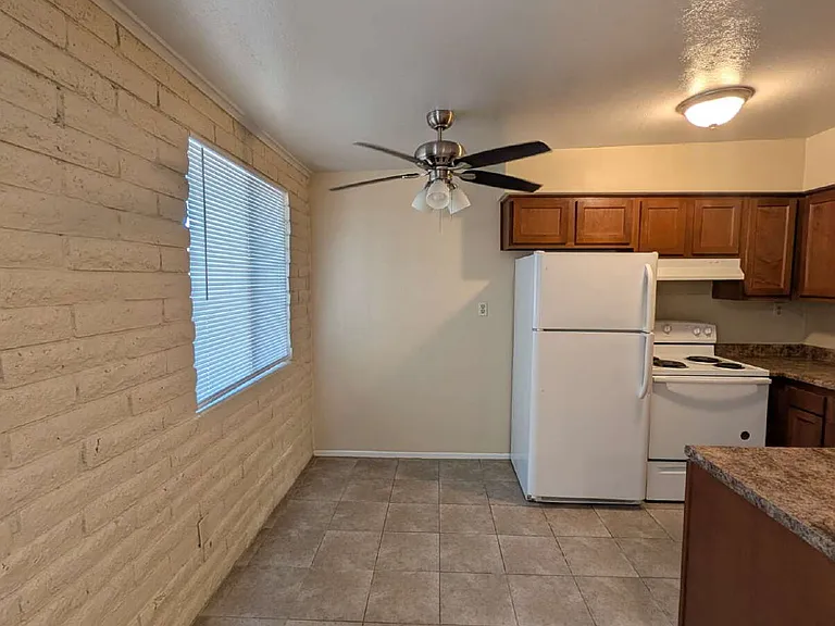2 bed, 1.0 bath, 798 sqft, $1,200 — Photo 5