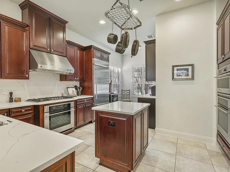 4724 Durham Dr — Photo 17
