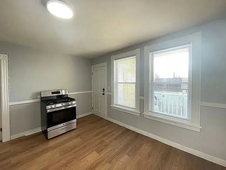 231 Laurel St #3 — Photo 4
