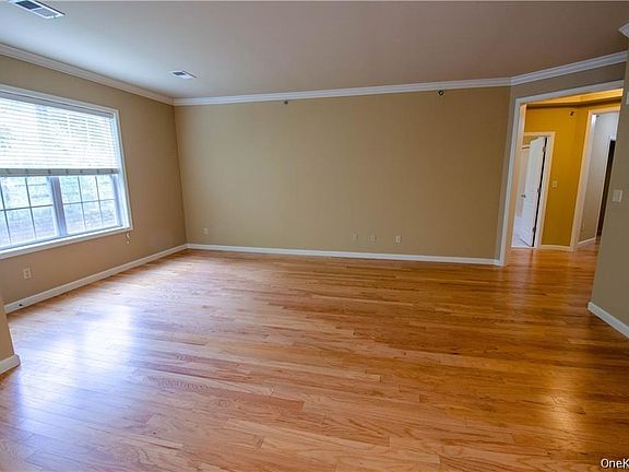 5th image of 216 Canter Ct