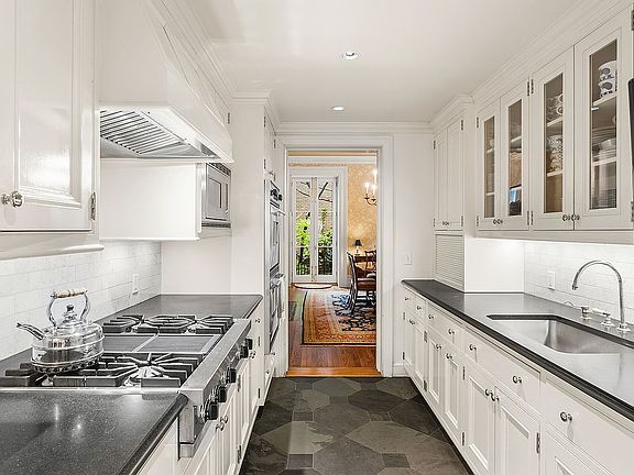 5th image of 21 Pierrepont St #1