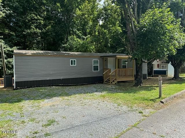 1st image of 170 Hidden Oaks Dr
