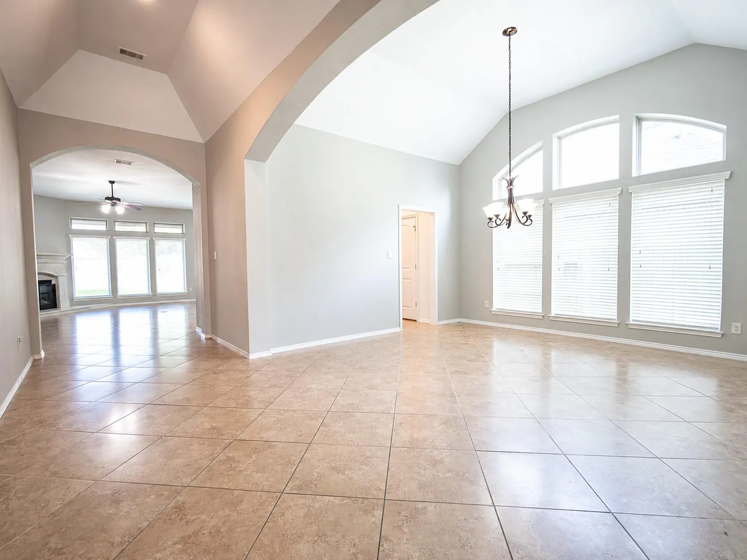 4 bed, 3.0 bath, 2615 sqft, $2,500 — Photo 2
