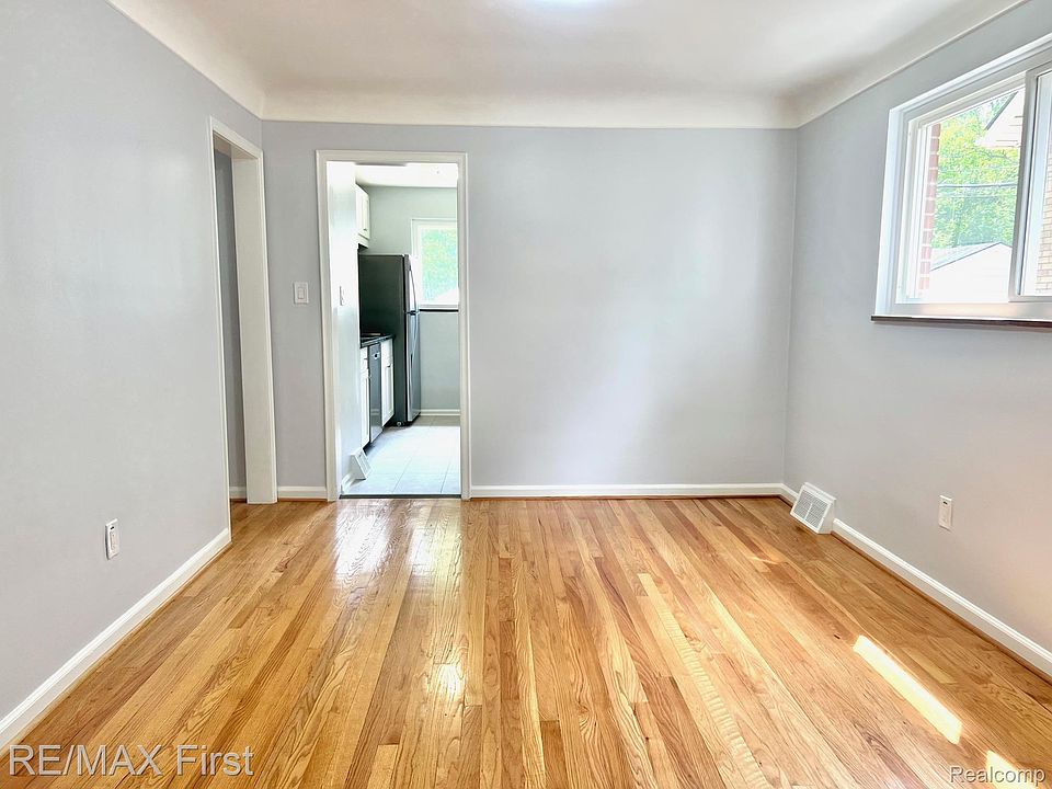 552 Laprairie St, photo 6