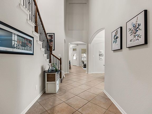 4th image of 35 Nagshead Pl