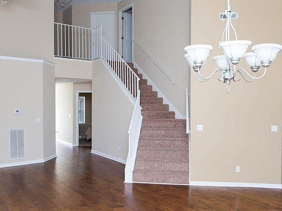 3rd image of 2104 W Park Dr #2104