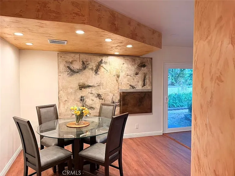 2500 Benedict Canyon Dr — Photo 4