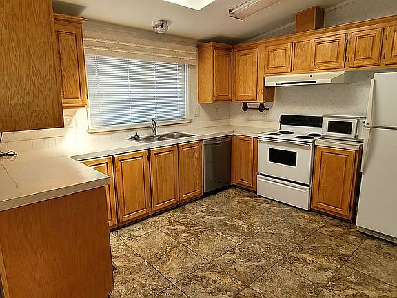 5th image of 2905 Golden Glow Dr