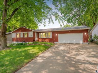 3816 E Ronning Dr, Sioux Falls, SD 57103