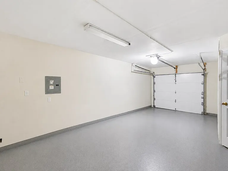 334 Wilshire Dr — Photo 12