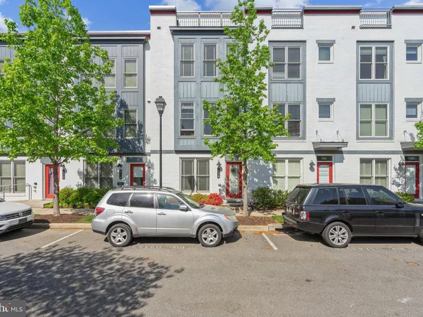 916 Pete Jones Way, Alexandria, VA 22314