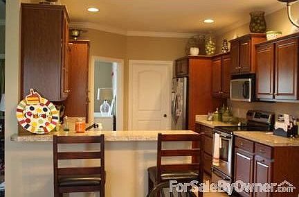 Kitchen
						:
						This is the view of the kitchen from the breakfast nook.