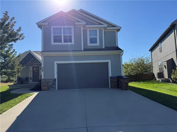 229 Jenny Ln, Raymore, MO 64083
