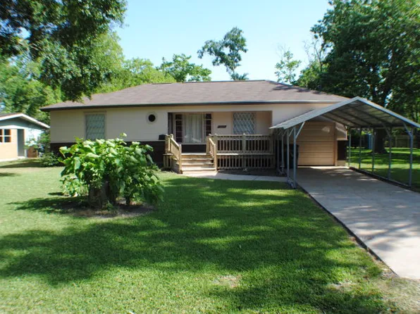 3208 15th St, Bay City, TX 77414