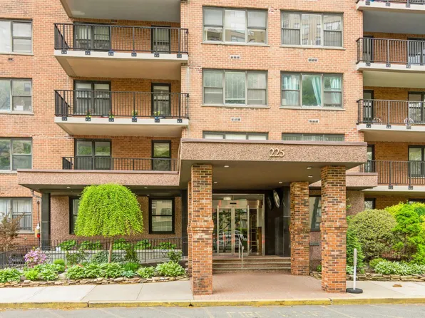 225 Saint Pauls Avenue 8M image 1 of 20