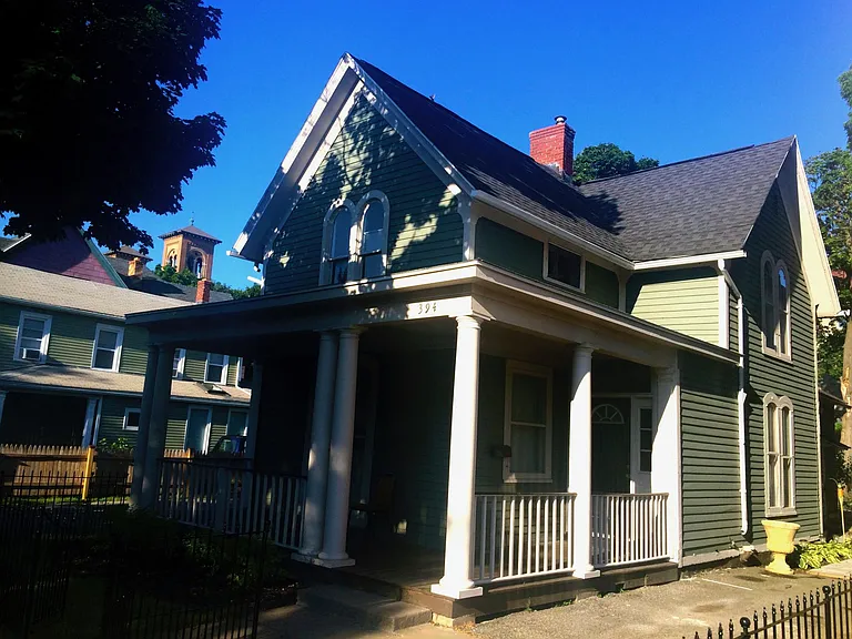 394 Alexander St — Photo 1