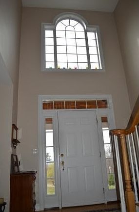 Soaring entry way