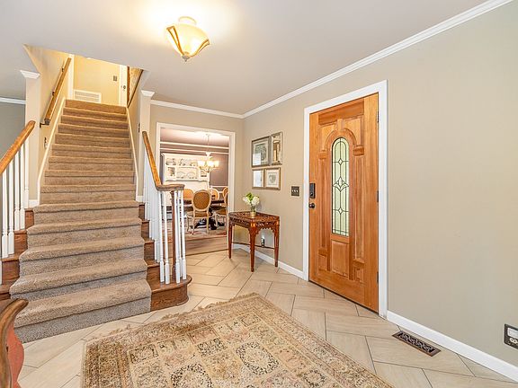 5th image of 713 Mockingbird Dr