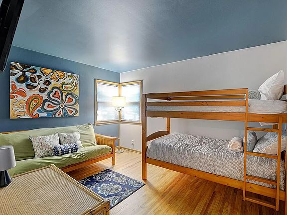 5th image of 3116 28th Ave S Unit 1