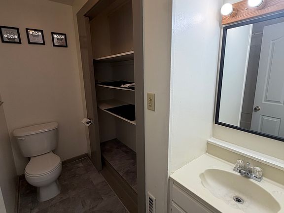 4th image of 134B N Pitt St #B