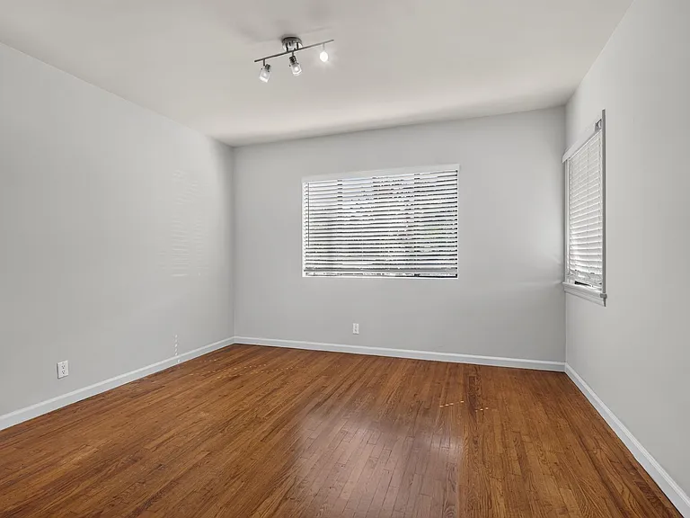1727 Delaware Ave — Photo 16
