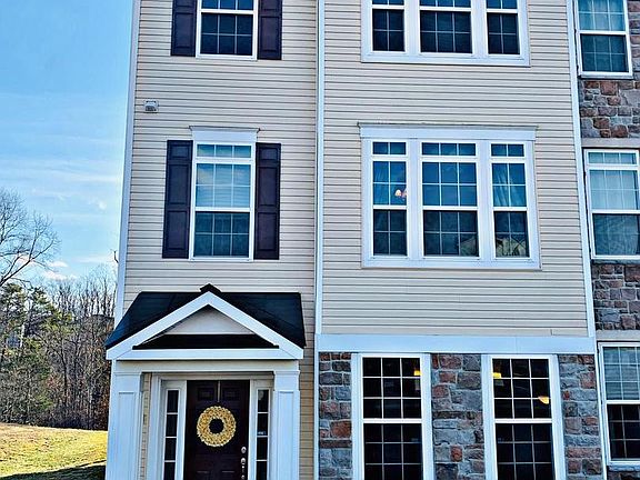 2nd image of 120 Woodman Ct