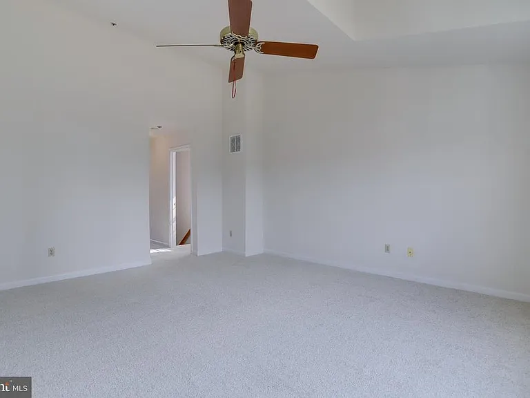 3050 S Glebe Rd — Photo 27