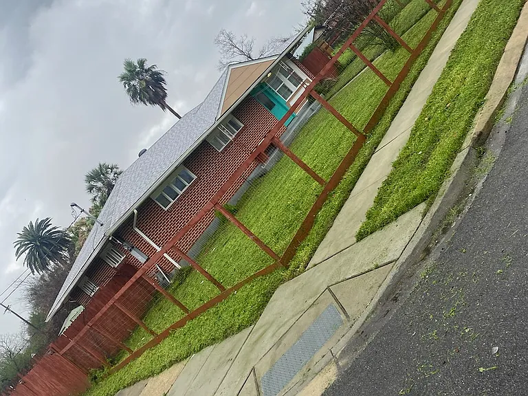 E Laverne St — Photo 1