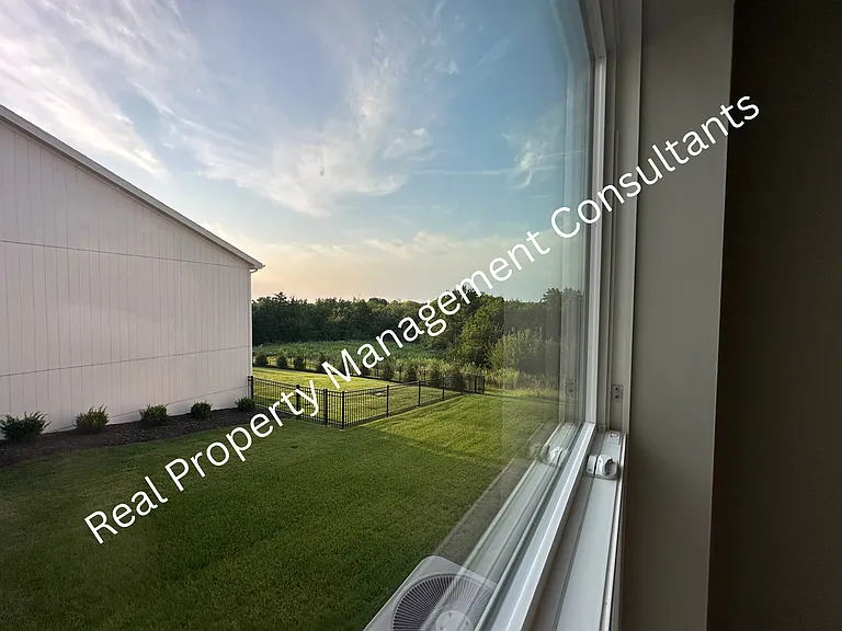 1628 SW Buckthorn St — Photo 28